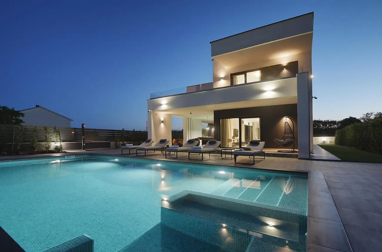 Villa Ula In Pula With Heated Pool And Sauna