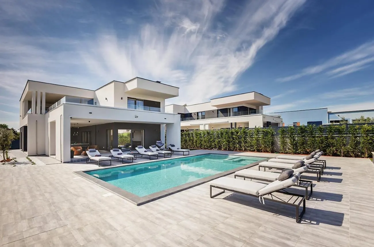Villa Ula In Pula With Heated Pool And Sauna