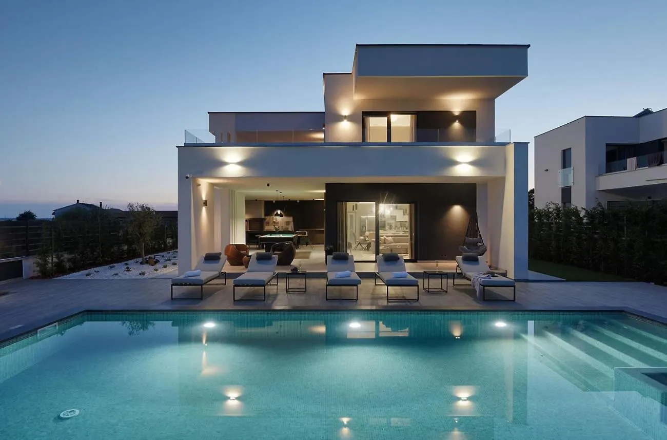 Villa Ula In Pula With Heated Pool And Sauna 0*,